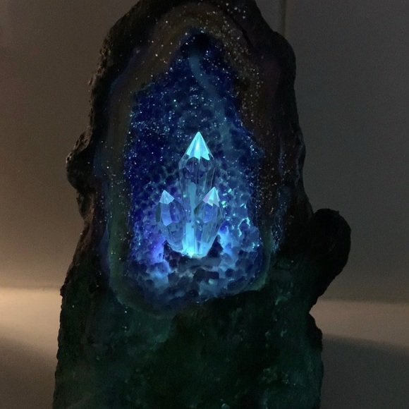 (SOLD OUT Coming Soon!) Geode Cave Incense Burner - Picture 5 of 7